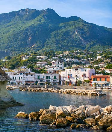 Avventura in barca a Ischia e Procida: esplora le meraviglie del Golfo di Napoli