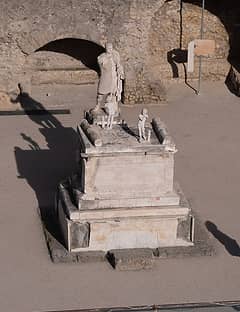 Exclusive tour of Pompei and Herculaneum: experience history in just one day