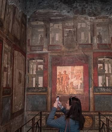 Pompeii and Naples in one day: private tour full of culture and authentic atmosphere