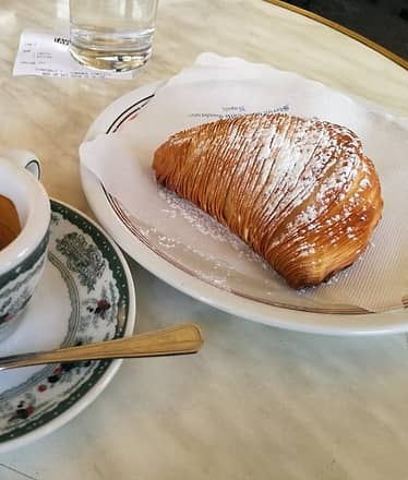 Private tour to discover the authentic flavors of Naples' historic center