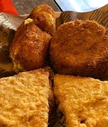 Private tour to discover the authentic flavors of Naples' historic center