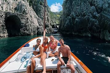 Discover Capri and the Amalfi Coast by Boat: a Full Day of Wonder