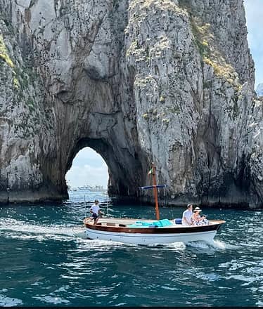 Discover Capri and the Amalfi Coast by Boat: a Full Day of Wonder