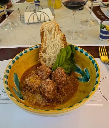 Gourmet experience in Sorrento with wine tasting and traditional lunch