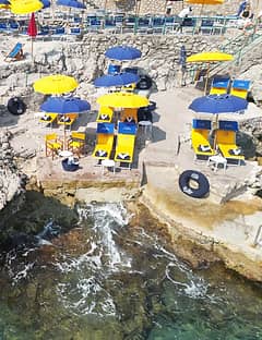 VVIP SERVICE “GRANDE PLACE” SUN LOUNGES x 2