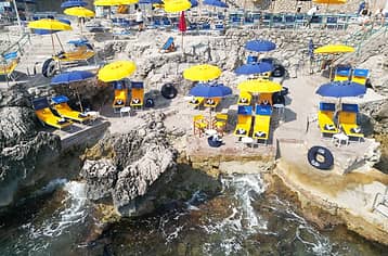 VIP SERVICE “GRANDE PLACE” SUN LOUNGES x 2/4