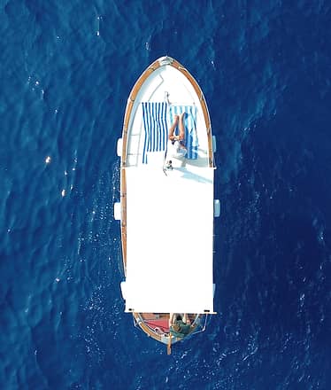 Capri come non l’hai mai vista: tour privato in barca di mezza giornata