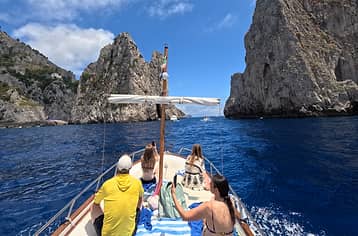 Capri by Gozzo: 3 dreamy hours of caves, legends & exclusive relaxation