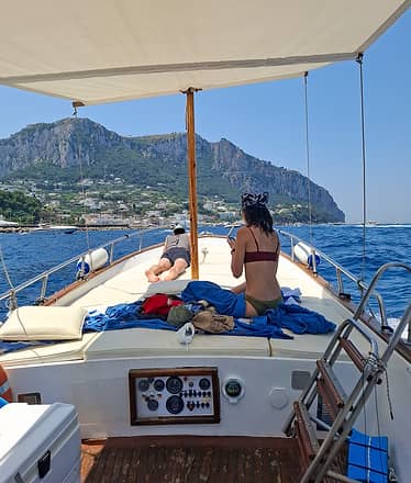 Capri Prestige: a special day by boat with caves, toasts and pure wonder