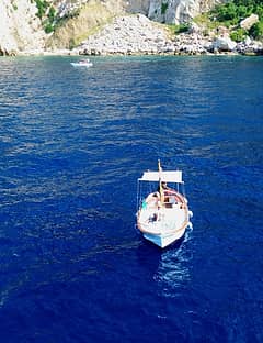 Capri Prestige: a special day by boat with caves, toasts and pure wonder