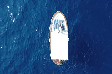 Capri Prestige: a special day by boat with caves, toasts and pure wonder