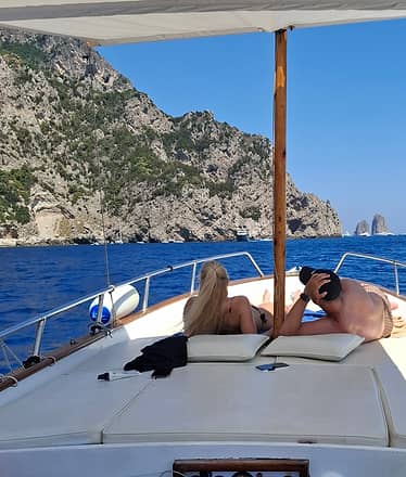 Private boat tour in Capri: the best of the island in 2 unforgettable hours