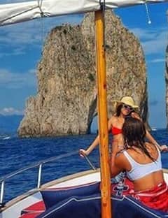 Private boat tour in Capri: the best of the island in 2 unforgettable hours