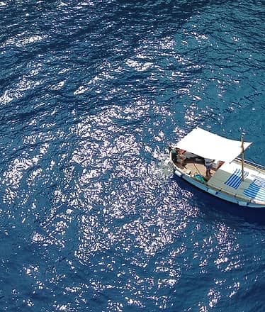 Private boat tour in Capri: the best of the island in 2 unforgettable hours