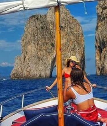 Private boat tour in Capri: the best of the island in 2 unforgettable hours