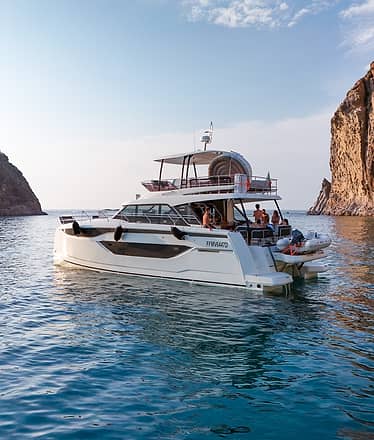 Boat Tour in Capri: 8-Hour Exclusive Experience with Caves, Faraglioni Rocks and Crystal-Clear Sea