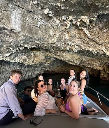 Tour di gruppo in barca da Positano: gita di un giorno a Capri