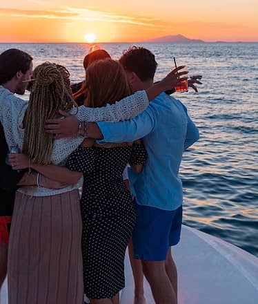 Sunset Boat Tour along the Sorrento Coast with Aperitif and Golden Views