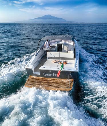 Magnum Marine 38