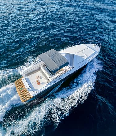 Magnum Marine 38