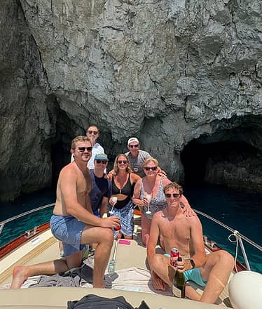 Tour in barca di gruppo a Capri, 3 ore con snorkeling e aperitivo