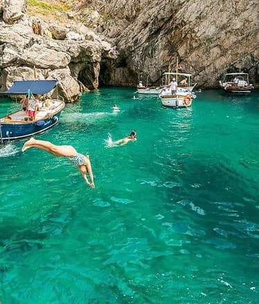 Half Day Private Tour on a traditional Gozzo Boat in Amalfi Coast 