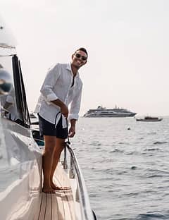 Luxury Positano Yacht Cruise with Hidden Coves and Lunch Stop at Grotte dell’Africana