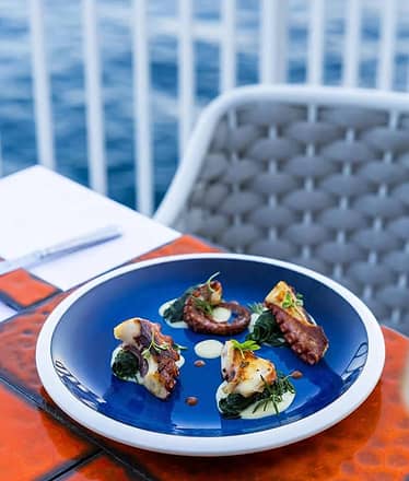 Luxury Positano Yacht Cruise with Hidden Coves and Lunch Stop at Grotte dell’Africana