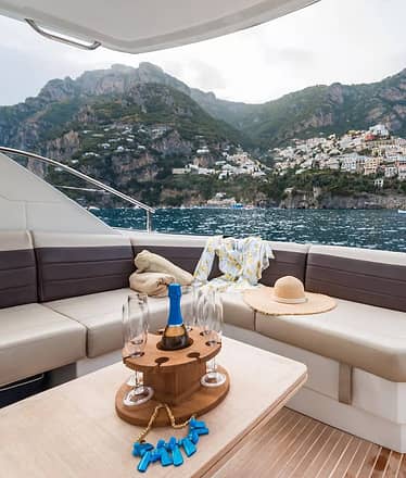 Luxury Positano Yacht Cruise with Hidden Coves and Lunch Stop at Grotte dell’Africana