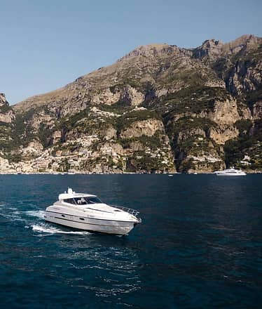 Luxury Positano Yacht Cruise with Hidden Coves and Lunch Stop at Grotte dell’Africana