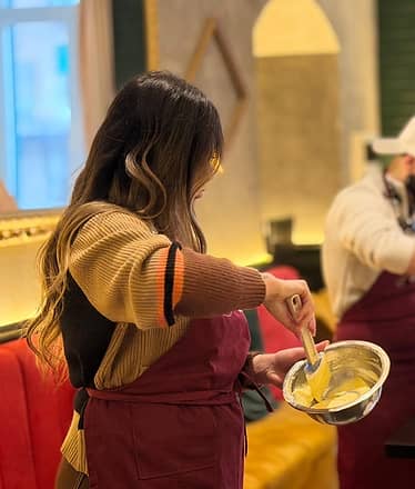 Neapolitan Pizza and Tiramisu in Naples: Authentic Home-Style Cooking Class