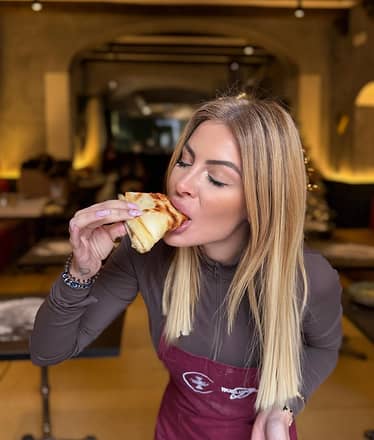 Neapolitan Pizza and Tiramisu in Naples: Authentic Home-Style Cooking Class