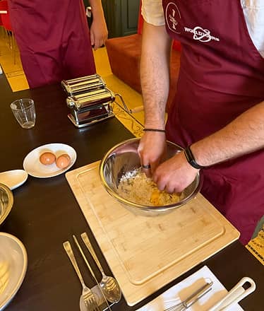 Napoli a tavola: cooking class di pasta artigianale e tiramisù nel centro storico