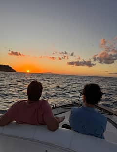 Tour in barca al tramonto lungo la costa di Sorrento con aperitivo a bordo