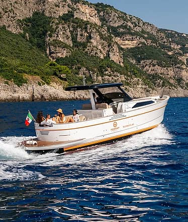 Ischia & Procida da Sorrento in barca privata