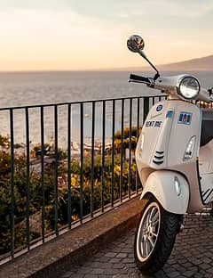 Noleggio Vespa Primavera 125 a Sorrento