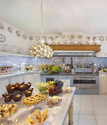 Lezione di cucina con cena a Sorrento: raccolta, preparazione e degustazione in villa