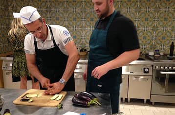 Lezione di cucina con cena a Sorrento: raccolta, preparazione e degustazione in villa