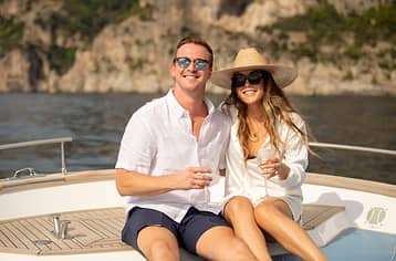 Tour Completo di Capri in Barca Privata con Tempo Libero sull’Isola