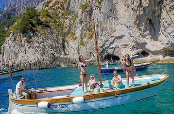 Capri Premium Joy: 4-Hour Boat Tour around the Island