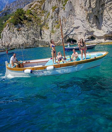 Capri Premium Joy: 4-Hour Boat Tour around the Island