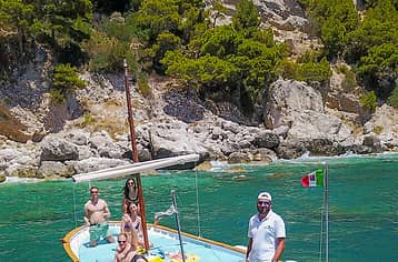 Full Day Tour a Capri in Barca Privata