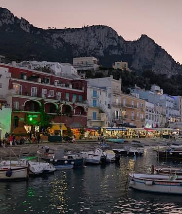 Capri by Night in Barca Privata con Aperitivo e Tempo Libero sull’Isola