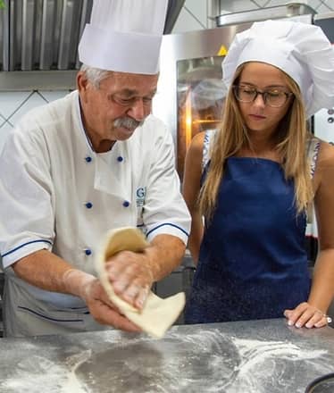 Cooking Class in Inglese: Pizza e Gelato con Vista Mare