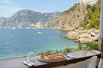 Cooking Class in Inglese: Pizza e Gelato con Vista Mare