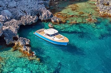 Luxury Boat Tour Around Capri: Full Day