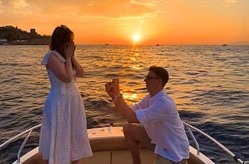 Tour in barca al tramonto da Sorrento