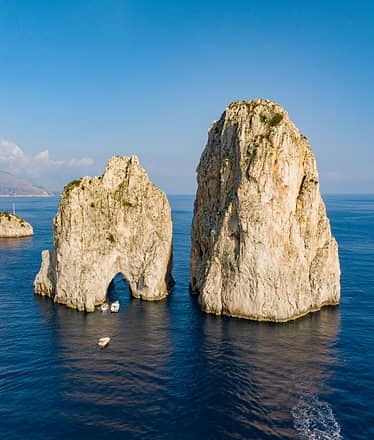 Tour privato di lusso in barca a Capri: 3 ore da sogno intorno all’isola