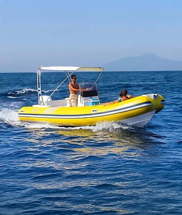 Noleggio Gommone 40 Cavalli a Capri Senza Patente Nautica