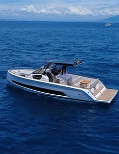 Private Boat Tour on a Salpa 35: comfort and elegance at sea